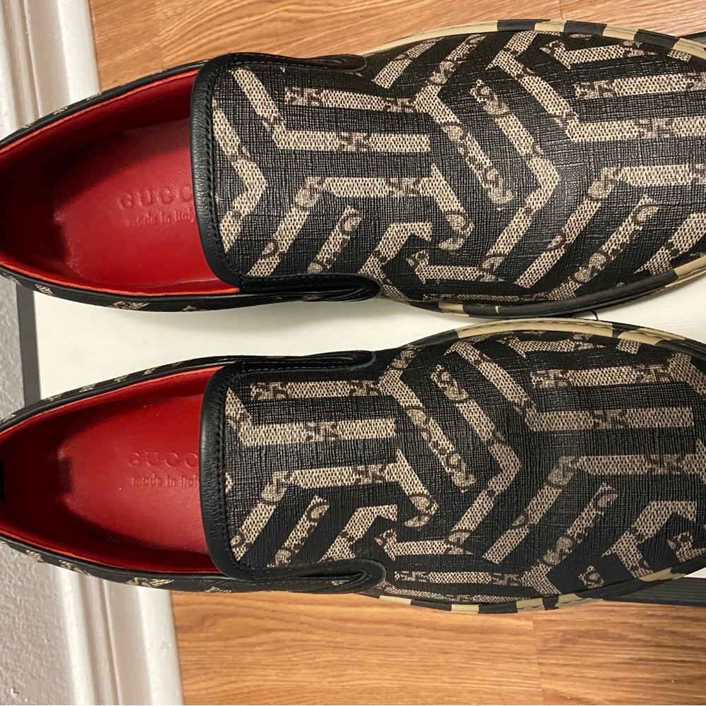 Authentic Gucci Men's Black and Tan Patterned Loafers